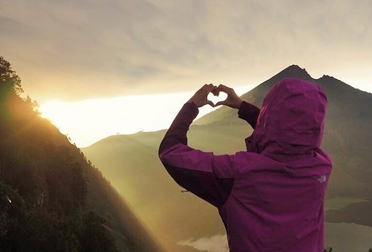 Lots of love from the sunrise on the mt rinjani crater rim