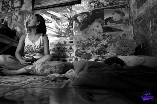 living day by day with renewed hope that there will be enough for the next day and the next day | homeless in manila