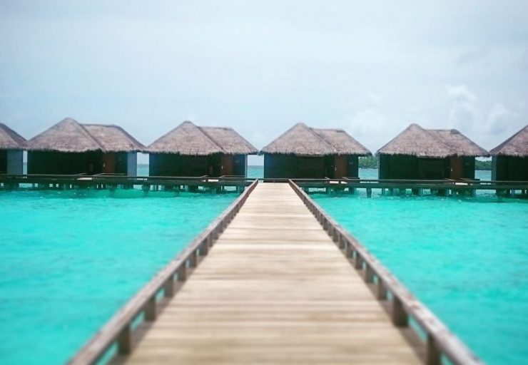 Maldives yoga retreat - Yoga on this pristine destination