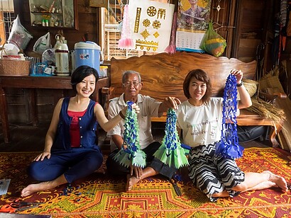 Decorative paper cutting at Chiang Khan