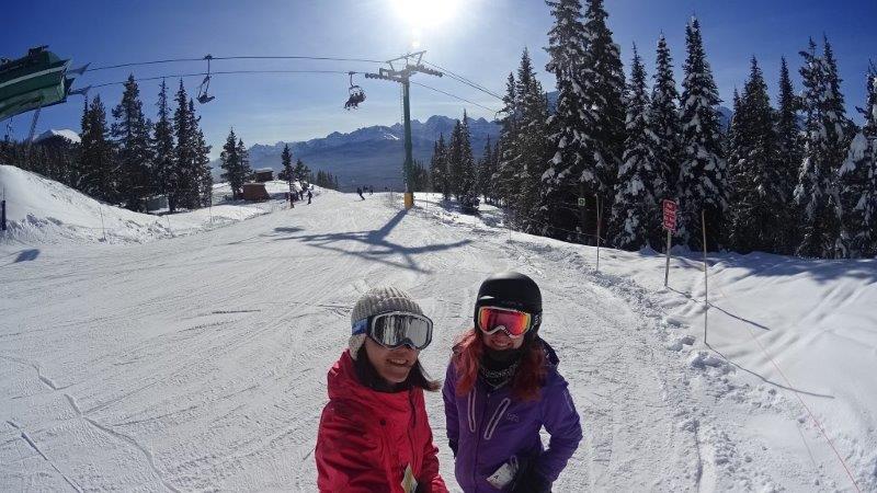 DSC01047 meeting new friends on the slopes of Lake Louise