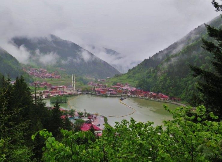 Uzungöl or 'Long Lake', the lakeside mosque and forested mountains that some call 'The Switzerland of Turkey'. So idyllic