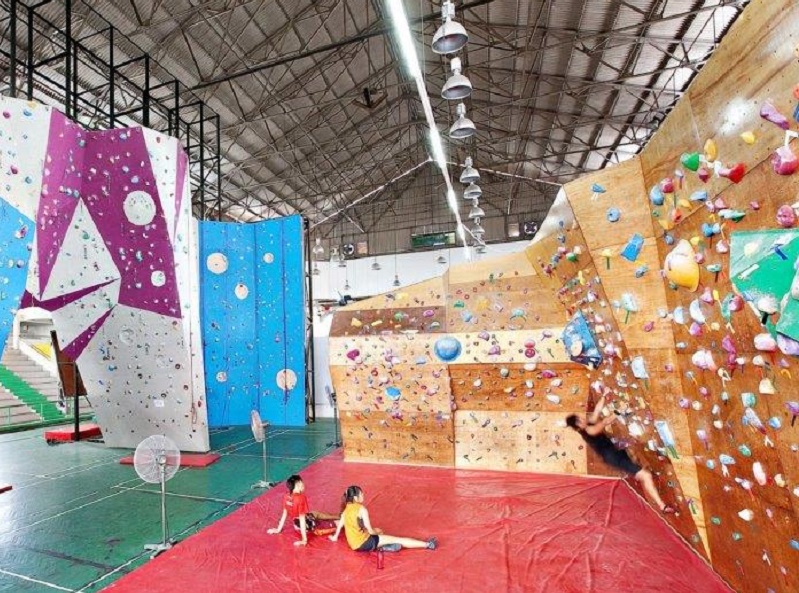 Boulder to your heart's content at Onsight Climbing Gym. So many routes, from the basics to the competitive levels!