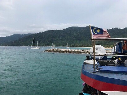 IMG 3323 Disembarking the ferry that brought us to Tioman
