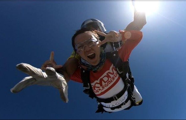33 e1526850189148 Looking absolutely mad while jumping off a plane in Costa Brava