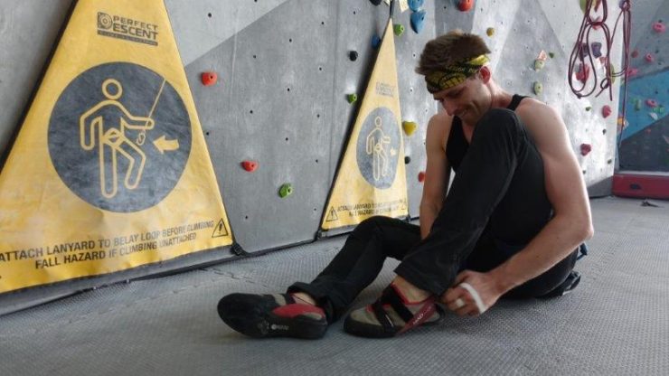 Getting the best rock climbing shoes as a beginner climber, do I go for cheap or expensive