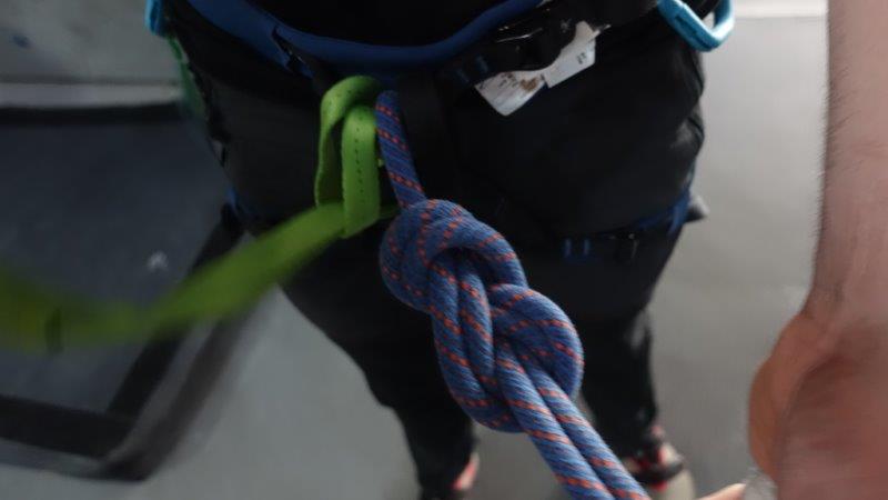 A proper figure of 8 knot for climbing. Important to cross check | Lead Climbing Courses