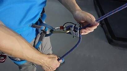 Ensure the proper way to hold the rope and lead belay your climber