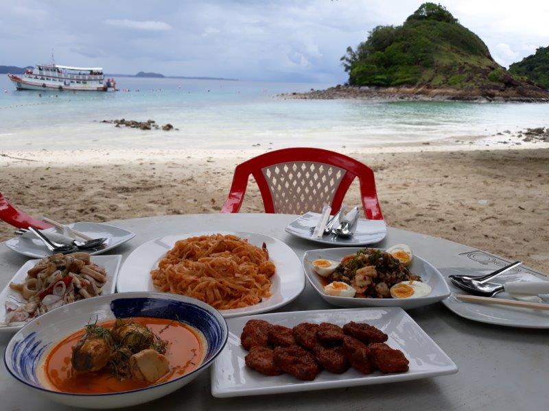 20190608 120448 Lunch was prepared and served on San Jhao Beach, listen to the sound of waves and feel the sand beneath your feet as you eat