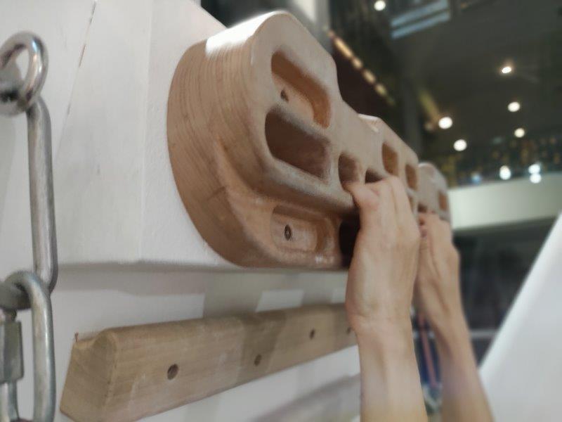 wooden hangboard sideview og wooden hangboard sideview_og
