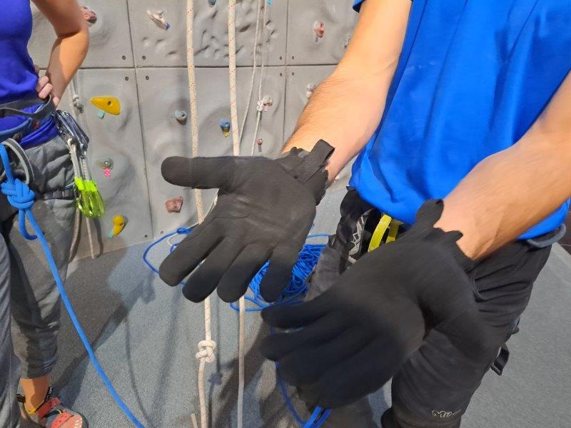 black climbing gloves for rock climbing