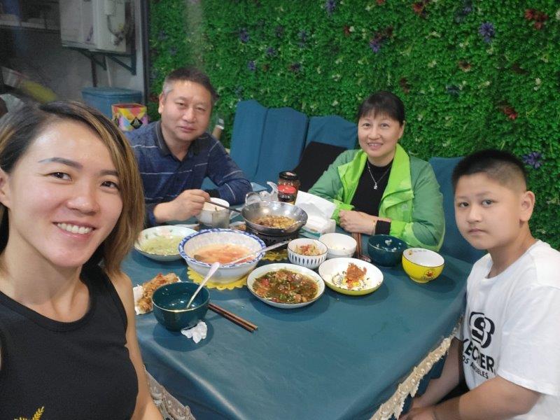 Personalized Service - family shot in huangshan