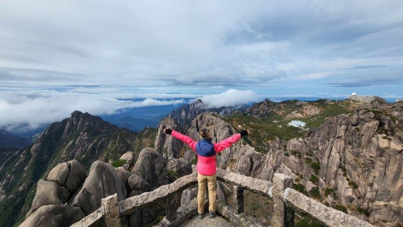 hiking in huangshan mountain