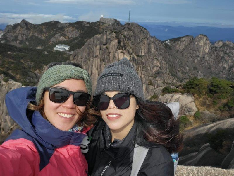 hiking in huangshan