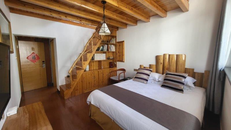 loft room in huangshan tingquan xiaoyuan b&b