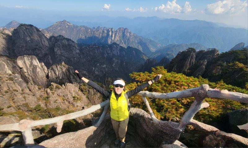 How long to spend in Huangshan for your holiday - lookout point from hiking at huangshan mountain trails