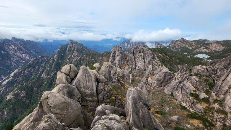 How many days do you need to hike in Huangshan Mountain - lydia hiking in mt huangshan