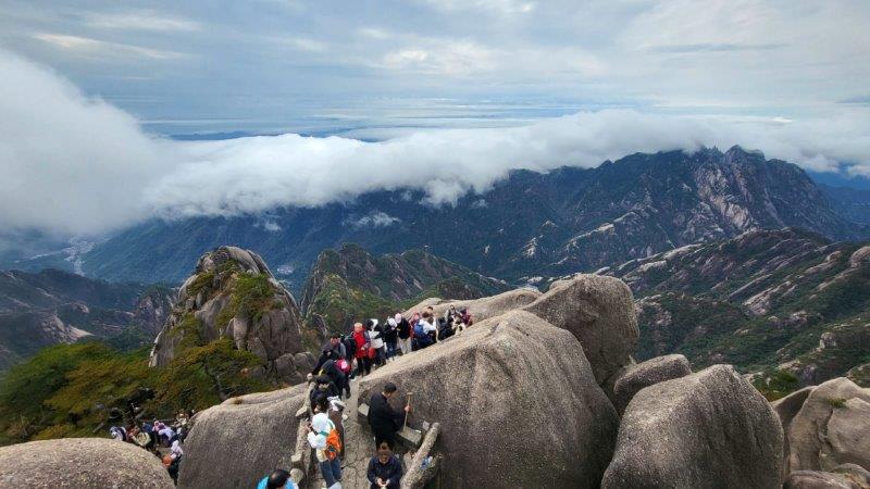 How long does it take to hike Huangshan's most famous trails - views from huangshan